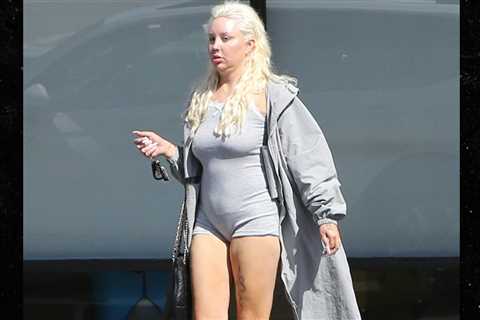 Amanda Bynes Rocks Short Shorts for 7-Eleven Run