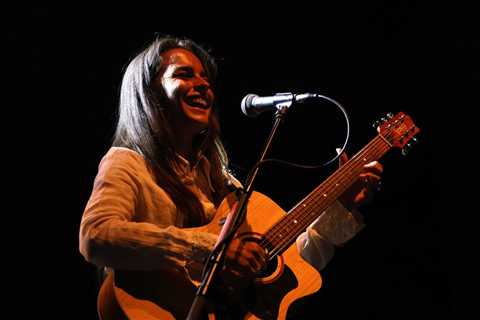 ‘A Rock Star Year.’ How Unsigned Australian Act Steph Strings Broke Out & Landed on the Bonnaroo..