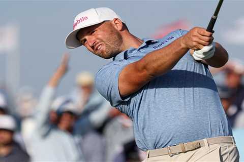 Shinnecock bares its teeth as US Open opens with fog, whipping winds