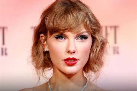 Taylor Swift Intercepts Tight Ends and Friends Concert With Surprise Performance