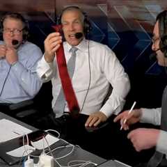 John Kruk ‘can’t get this dang button buttoned’ in wardrobe fiasco during Yankees-Phillies broadcast