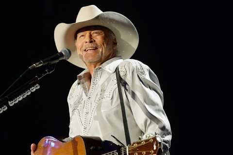 How Much Did Alan Jackson’s Farewell Show Increase Streams for His Catalog?