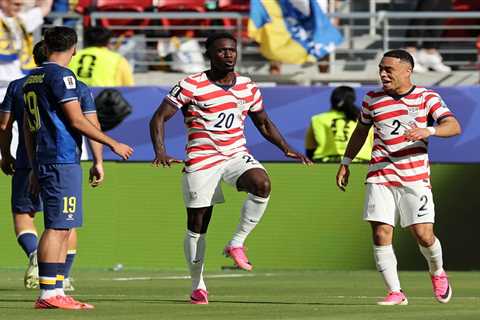 USMNT overcomes red card, advances to World Cup Round of 16 with impressive win over..