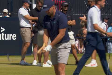 Wyndham Clark bizarrely using wooden coat hanger to warm up at British Open