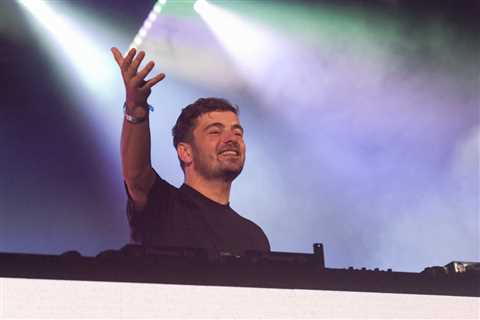 Martin Garrix Debuts U2 Collab ‘Fireflies’ With The Edge at Tomorrowland in Belgium