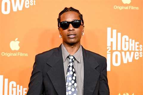 An Unimpressed Rihanna Gives A$AP Rocky Two Seconds to Make His Subway Pitch on Skin Care