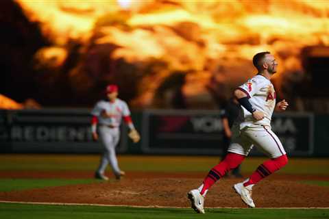 Angels fans take tarps off to another level in walk-off win vs. Cardinals