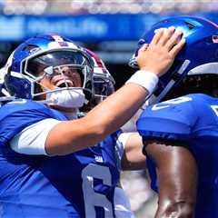 Jaxson Dart goes to medical tent after brutal hit — returns to throw beautiful Giants touchdown