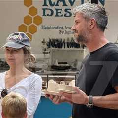 Renée Zellweger Crafts Pottery With Boyfriend Ant Anstead at Art Festival