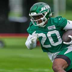Breece Hall hobbles off field in worrying Jets training camp injury