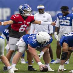 Chauncey Golston stealing first-team camp reps in new Giants role