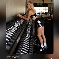 Matthew Stafford’s wife Kelly weighs in on Brittany Mahomes’ physique after workout photo