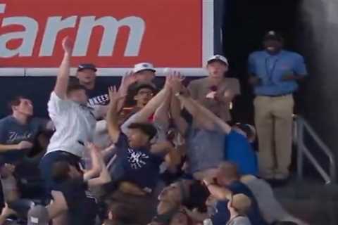 Infamous MLB ballhawk Zack Hample was this close to catching George Lombard’s first Yankees home run