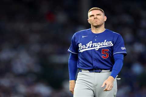 Dave Roberts reveals extent of Freddie Freeman injury after Cubs sweep Dodgers