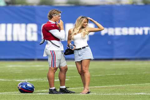 Jaxson Dart shares quiet moment with girlfriend Marissa Ayers at Giants training camp