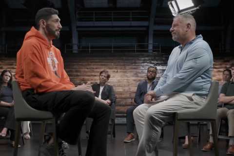 Enes Kanter viral again after sit down with Bruce Pearl amid WNBA ‘trans’ controversy