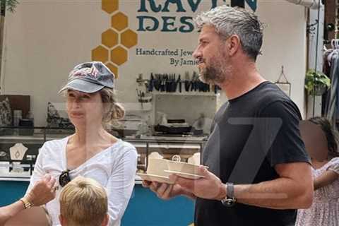 Renée Zellweger Crafts Pottery With Boyfriend Ant Anstead at Art Festival