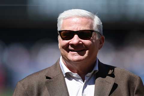 Former Padres owners to give every employee a bonus after selling team