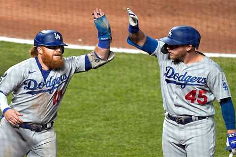 Dodgers World Series champion announces sudden retirement at 33