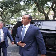 Tiger Woods loses license for 5 years after copping DUI deal — as Vanessa Trump stands by him