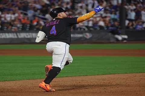 Mets mash way to win over Giants to continue strong post-deadline stretch