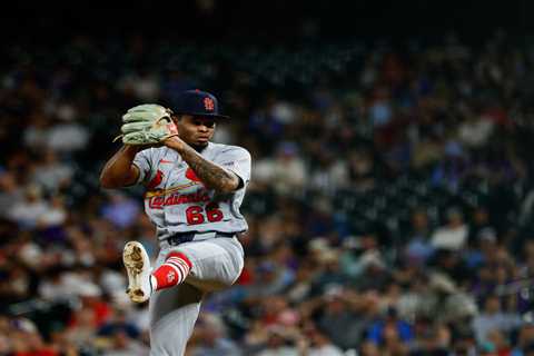 Umpire apologizes to Cardinals’ Hansel Rincon after bizarre hat warning during MLB debut
