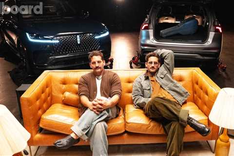 Mau y Ricky Reflect on Family, Music & Staying Grounded: Entre Un Momento y Otro | Billboard