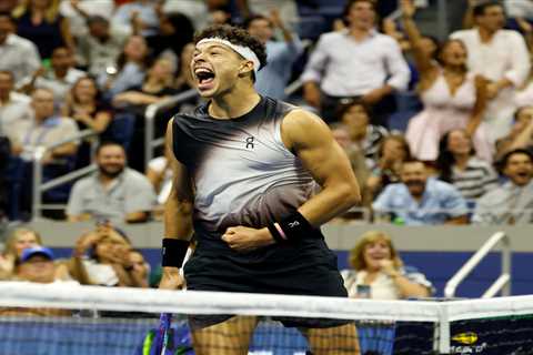 Ben Shelton wins classic five-set thriller over Carlos Alcaraz in latest match ever at US Open