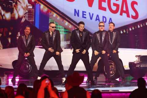 When Donny Met Donnie — New Kids on the Block Welcome ‘Legendary’ Pop Singer at Las Vegas Residency